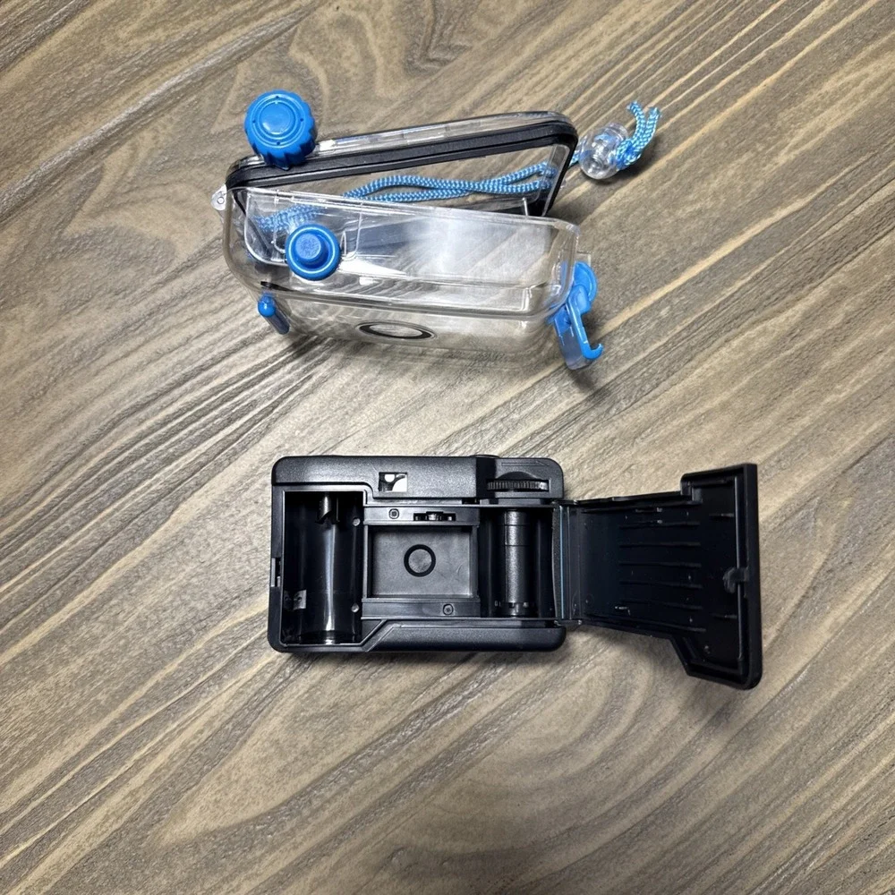 35mm‎ Underwater Camera Blue Focus Free 28mm Lens Vintage Retro Style Reusable